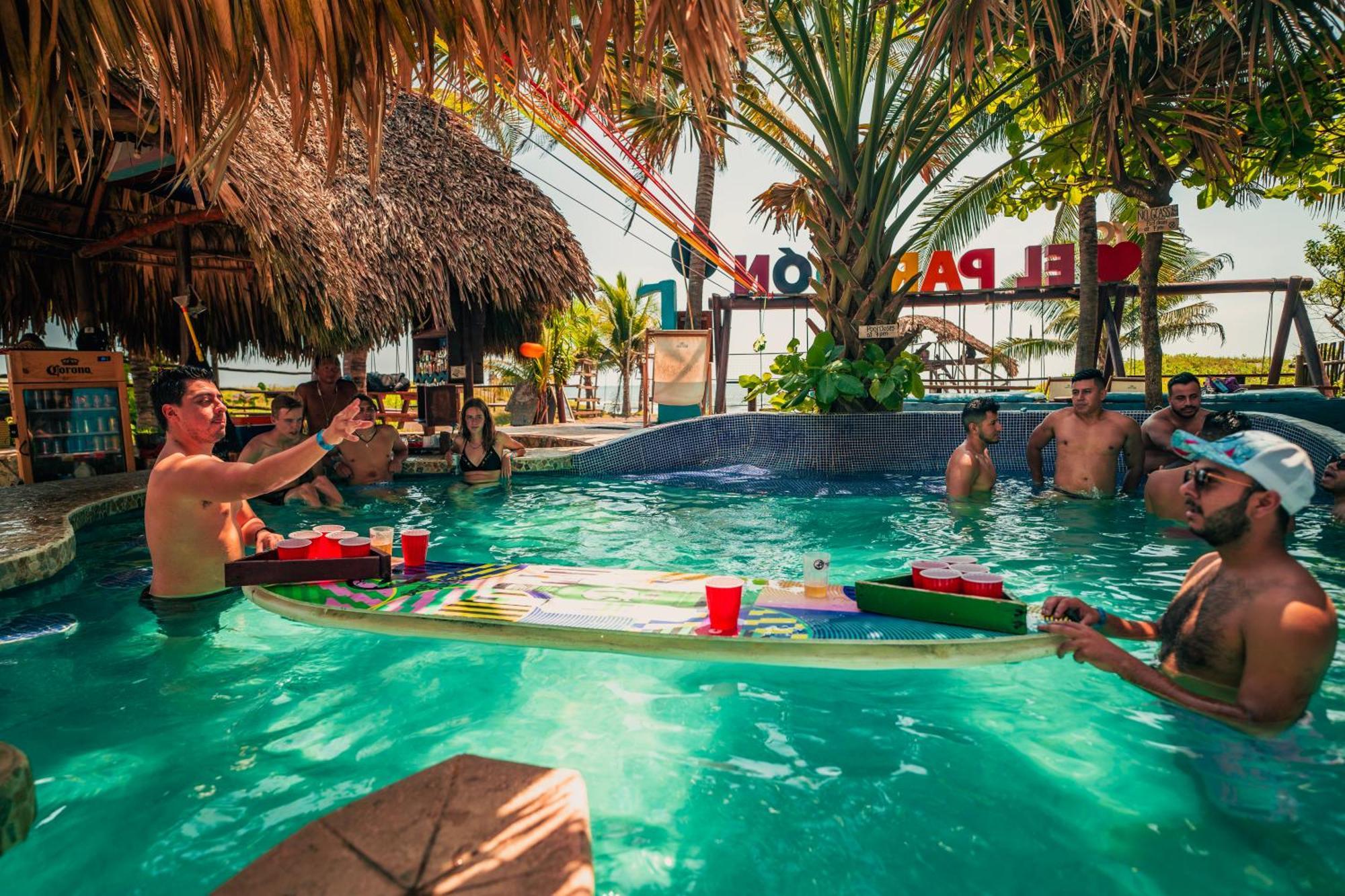 The Driftwood Surfer Beachfront Hostel / Restaurant / Bar, El Paredon El Paredón Buena Vista Exterior foto