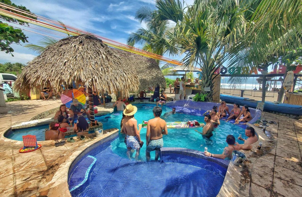 The Driftwood Surfer Beachfront Hostel / Restaurant / Bar, El Paredon El Paredón Buena Vista Exterior foto